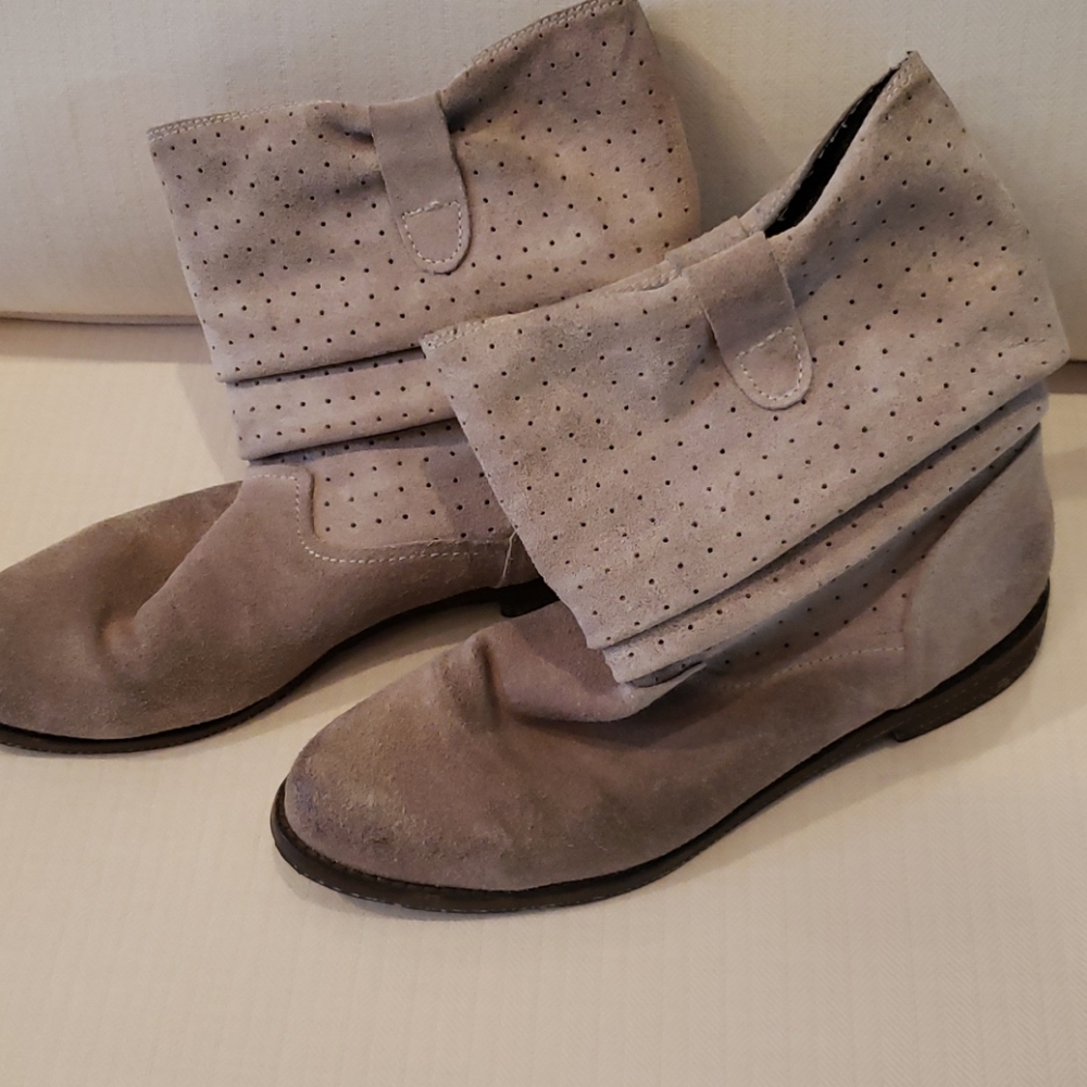 Off The Beaten Track Poulsbo Slip On Leather Boots